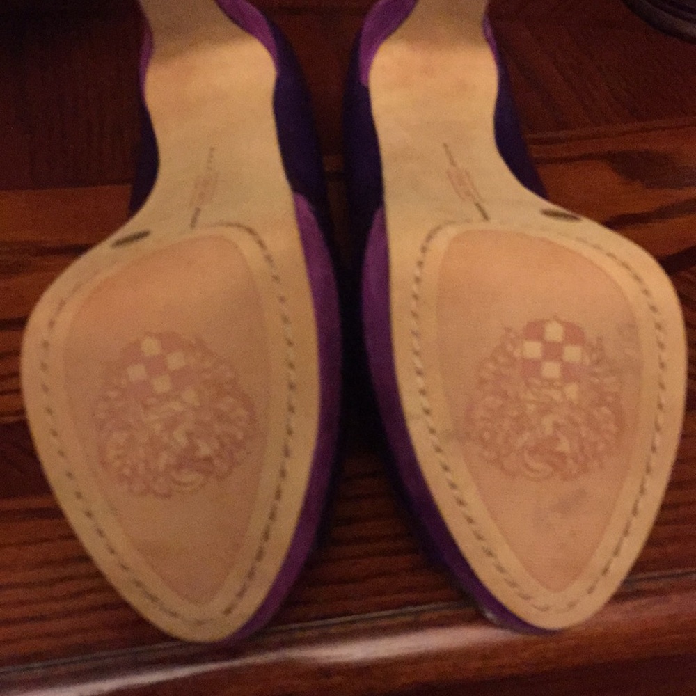 Shoes - Picture 5 of 8
